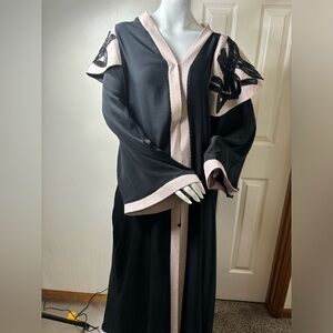 Elegant Black Abaya with Contrast Trim and Embroidered Sleeves Modest Wear